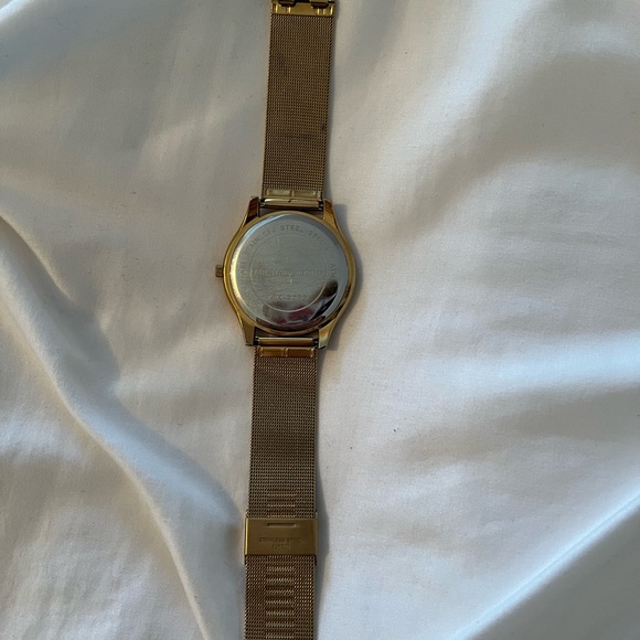 Michael Kors Gold band watch , new battery required - Picture 4 of 6